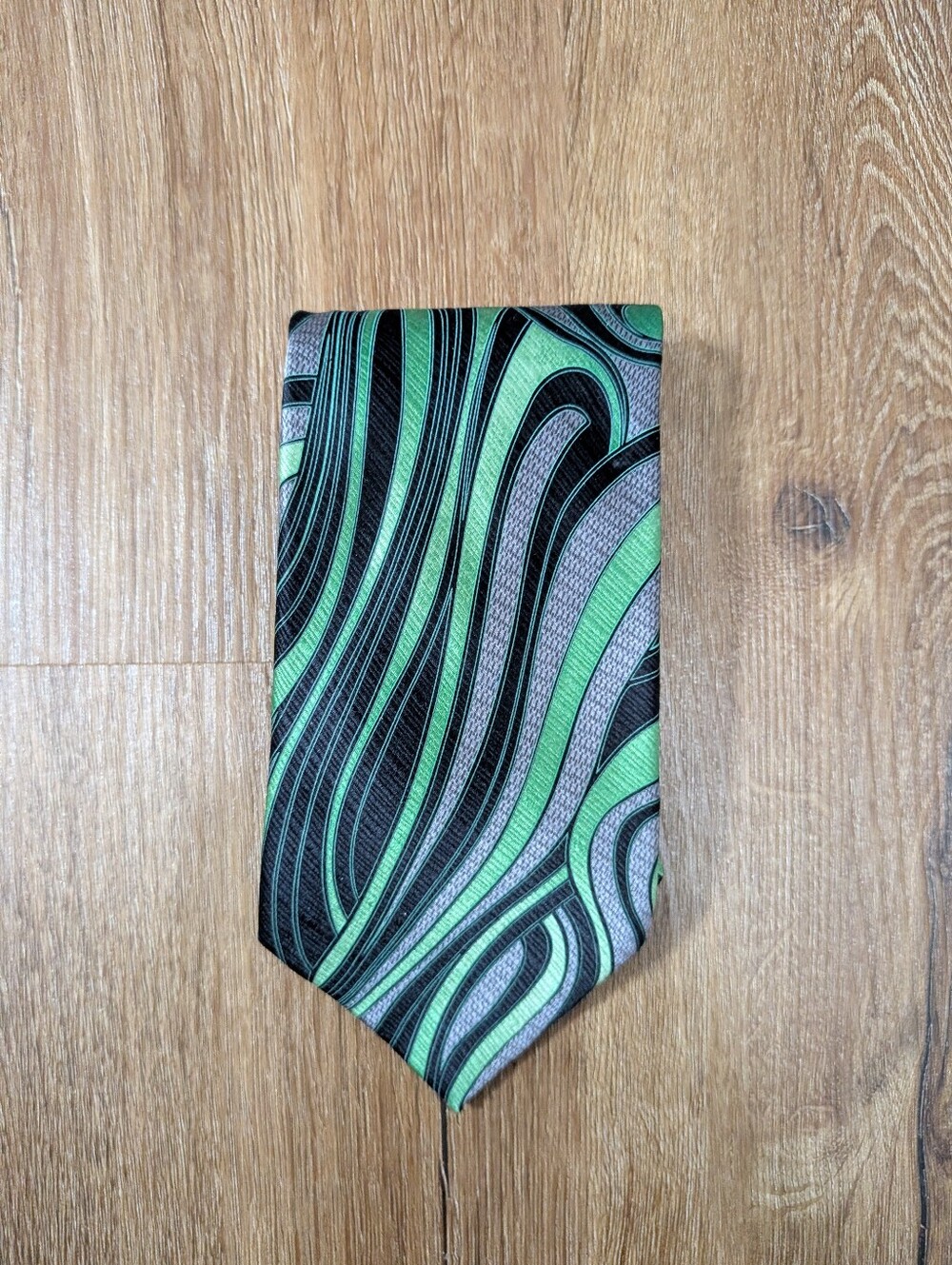 Stanley Blacker Men's Green and Black Wave Pattern 100% Silk Tie